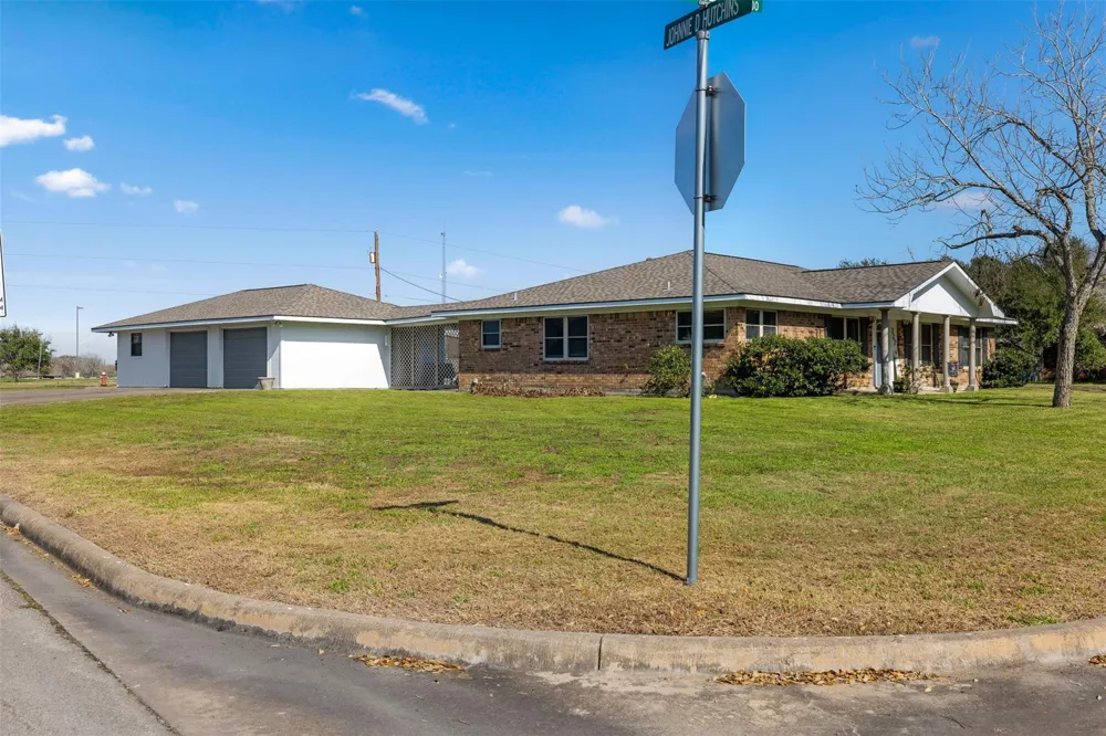 727 Partridge Lane Eagle Lake, TX 77434