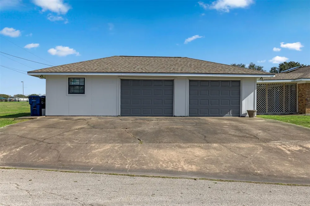 727 Partridge Lane Eagle Lake, TX 77434