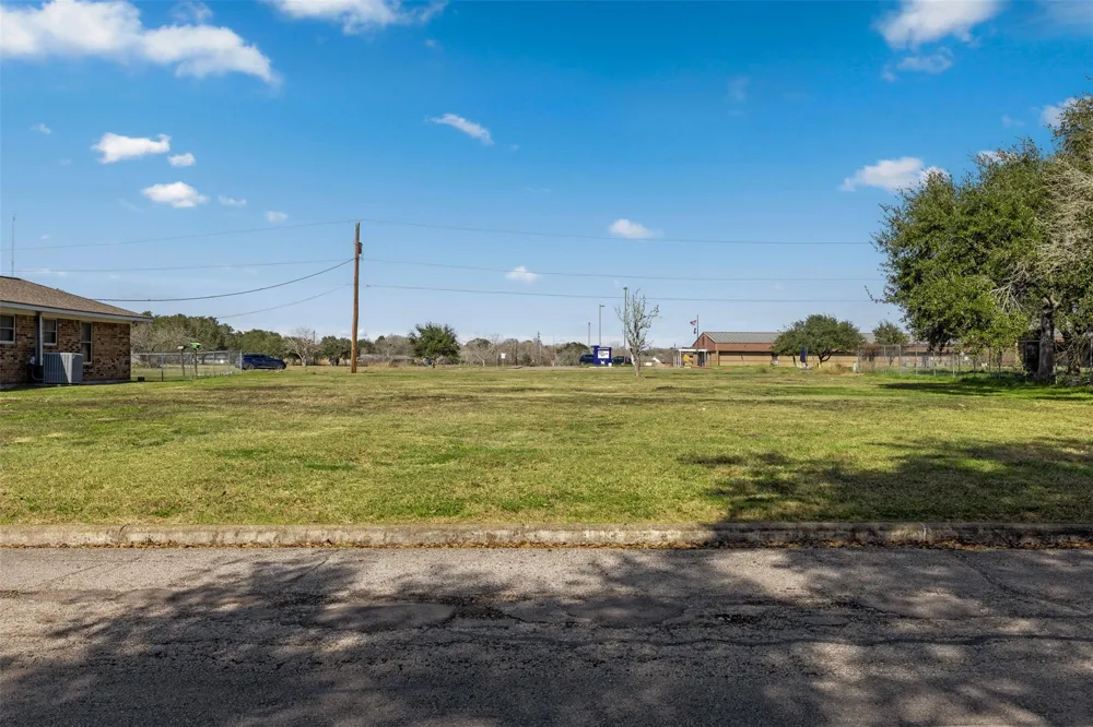727 Partridge Lane Eagle Lake, TX 77434