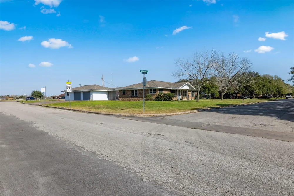 727 Partridge Lane Eagle Lake, TX 77434