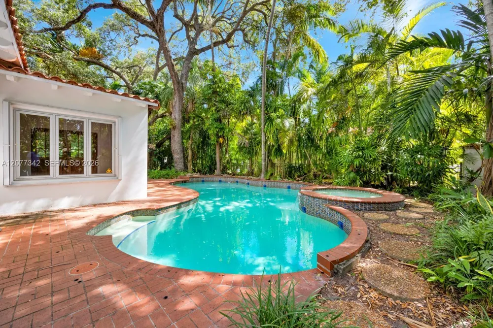 5111 Maggiore St Coral Gables, FL 33146