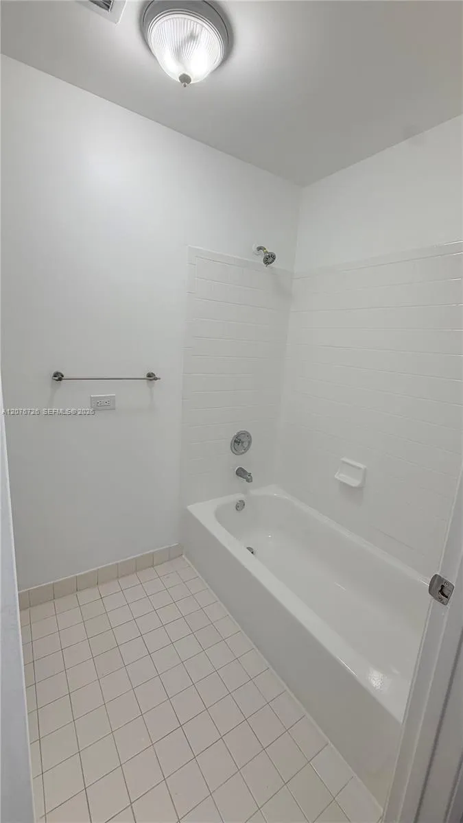 14014 SW 93rd Ln #14014 Miami, FL 33186