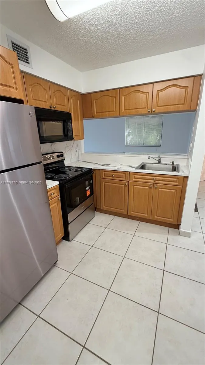 14014 SW 93rd Ln #14014 Miami, FL 33186