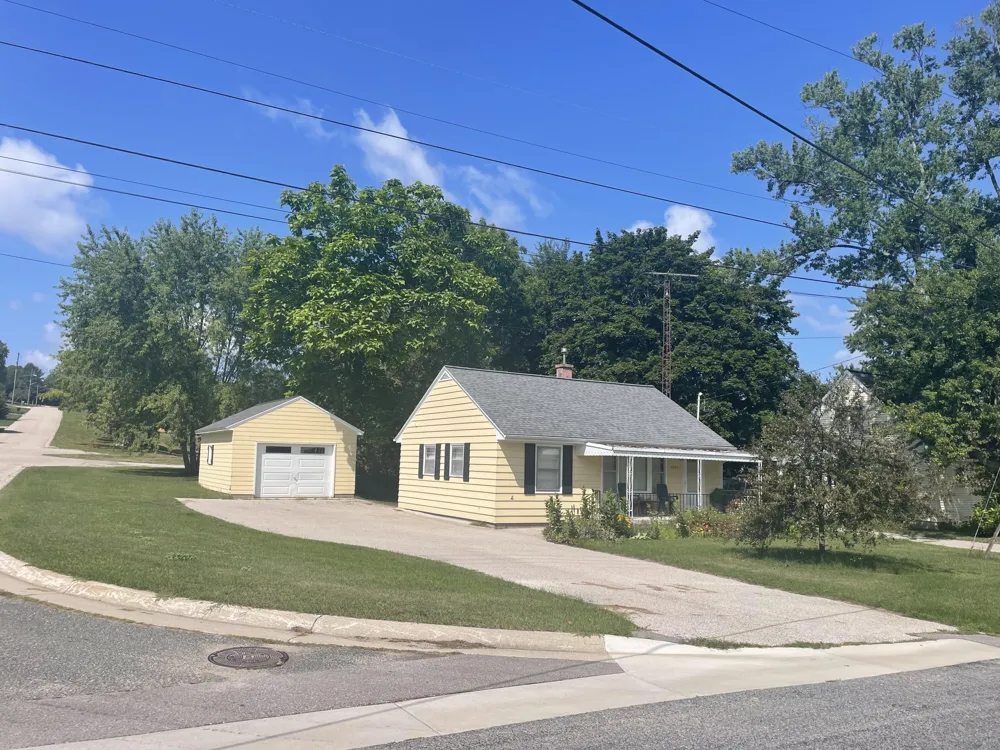 4675 3rd Street New Era, MI 49446