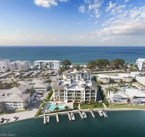 2020 GULF SHORE BOULEVARD #PH-402W