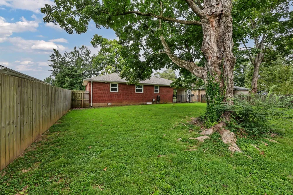 143 N Meadow Dr Clarksville, TN 37043