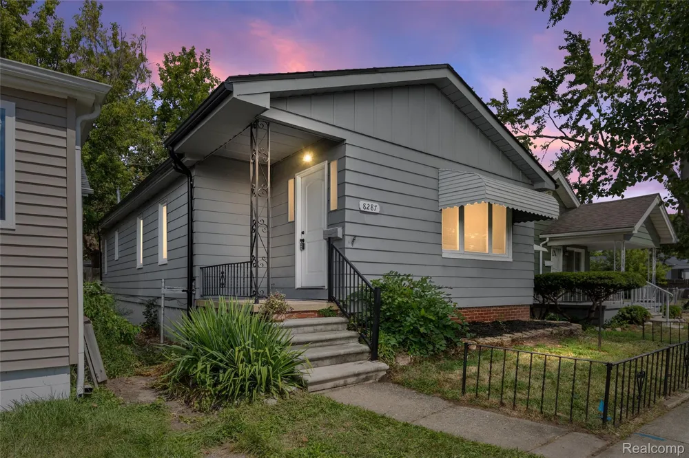 8287 Meadow Avenue Warren City, MI 48089