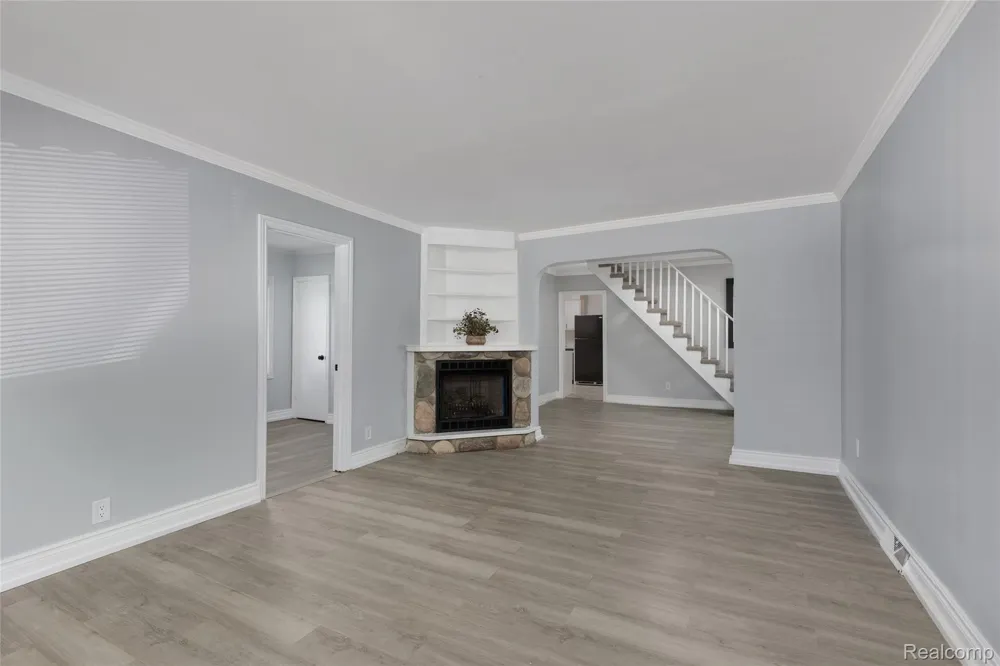 8287 Meadow Avenue Warren City, MI 48089