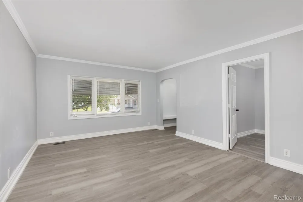 8287 Meadow Avenue Warren City, MI 48089