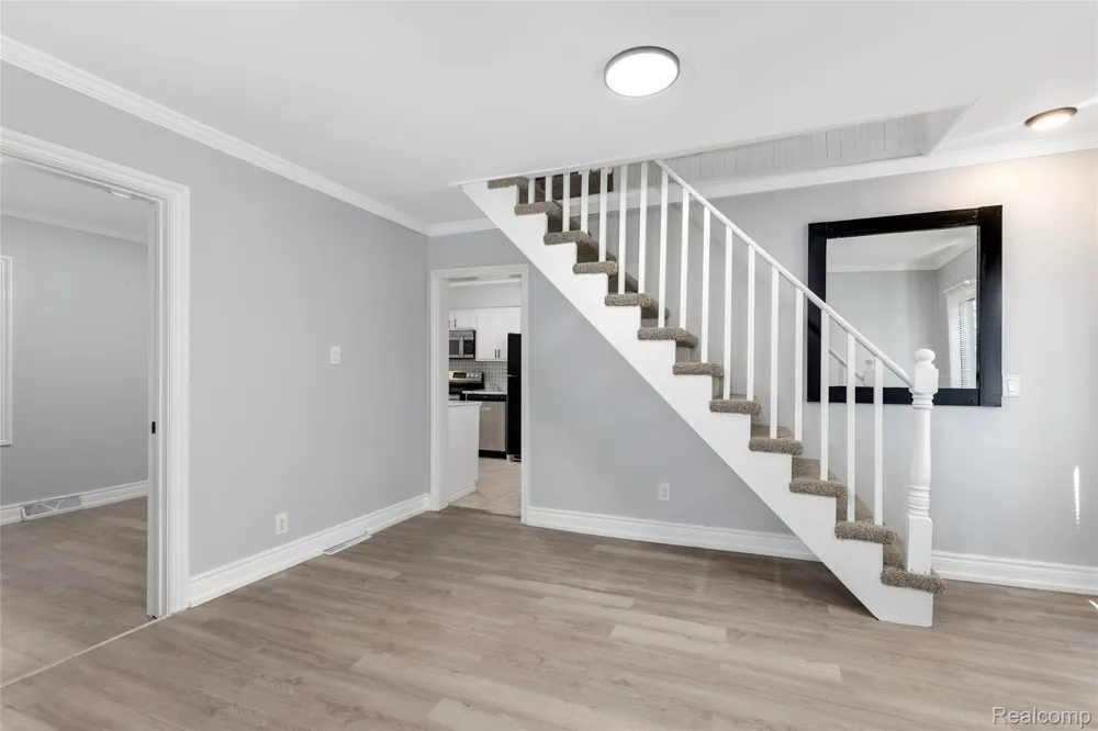 8287 Meadow Avenue Warren City, MI 48089