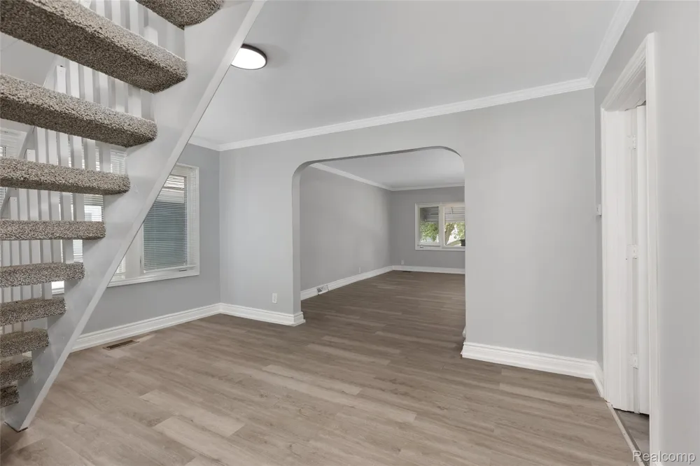 8287 Meadow Avenue Warren City, MI 48089