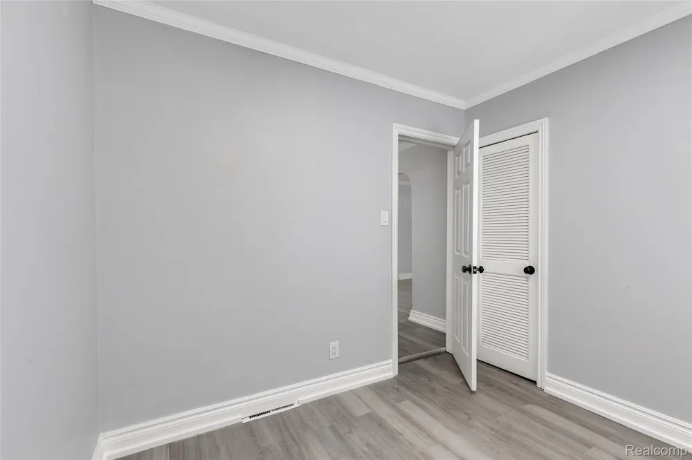 8287 Meadow Avenue Warren City, MI 48089