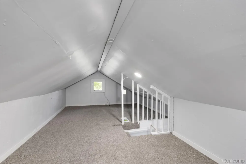 8287 Meadow Avenue Warren City, MI 48089