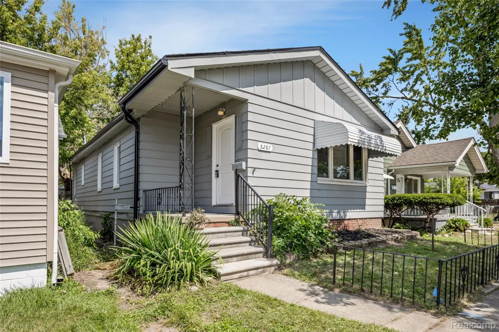 8287 Meadow Avenue Warren City, MI 48089