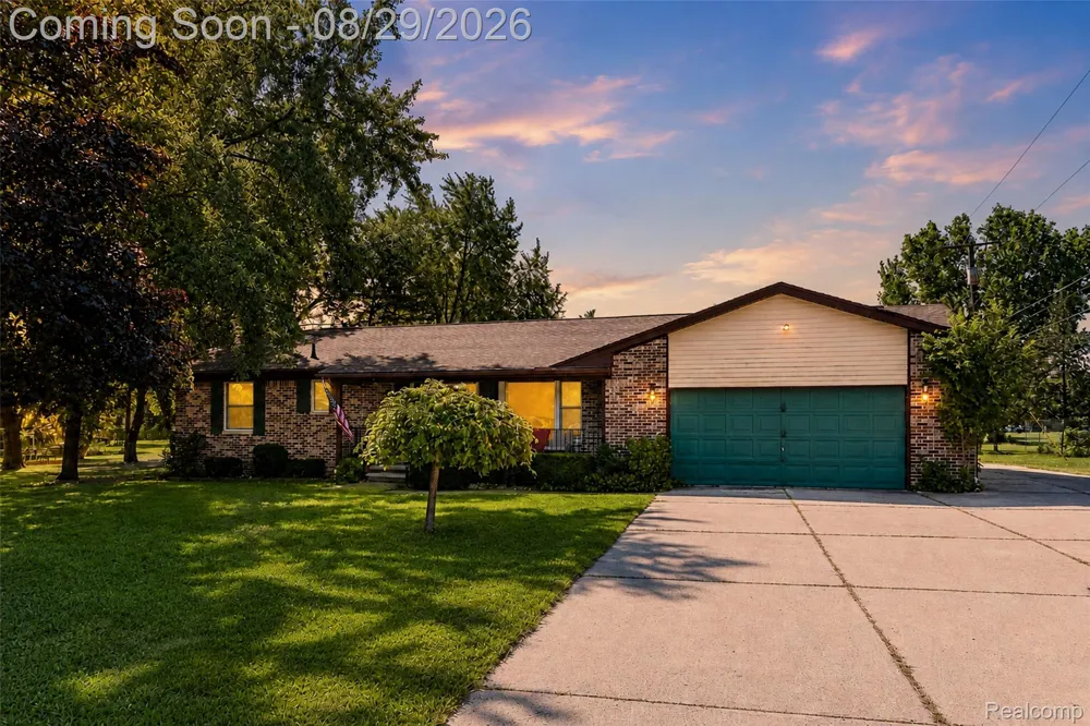 704 E Lovell Drive Troy City, MI 48085