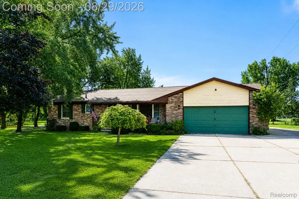 704 E Lovell Drive Troy City, MI 48085