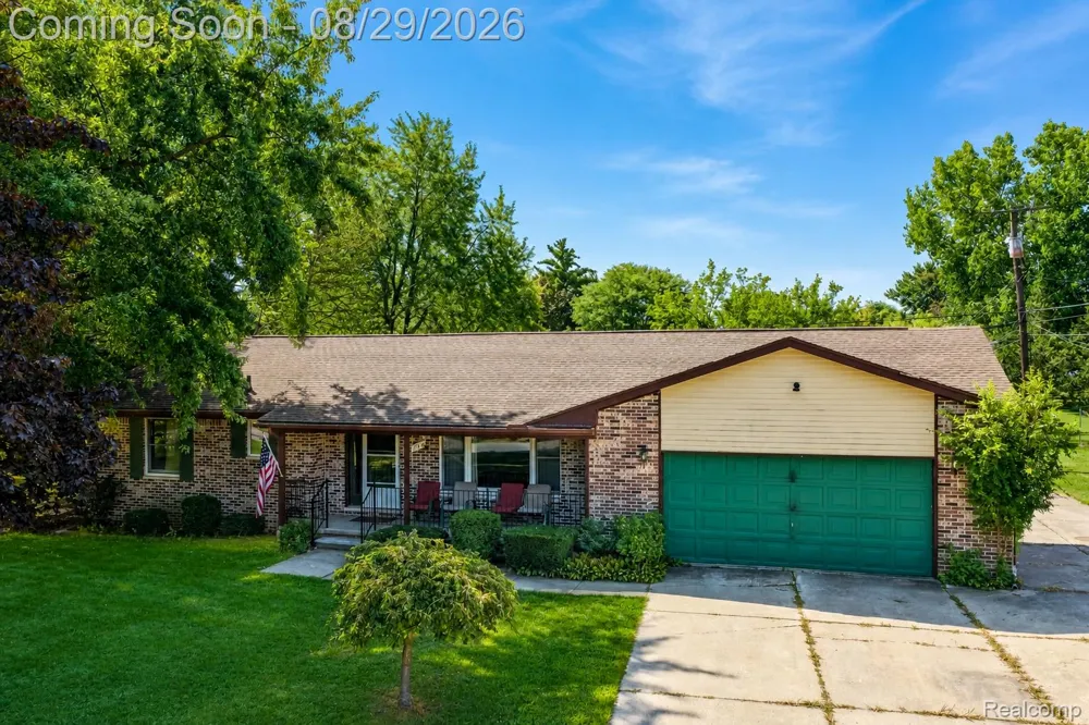 704 E Lovell Drive Troy City, MI 48085