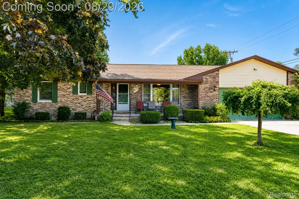 704 E Lovell Drive Troy City, MI 48085