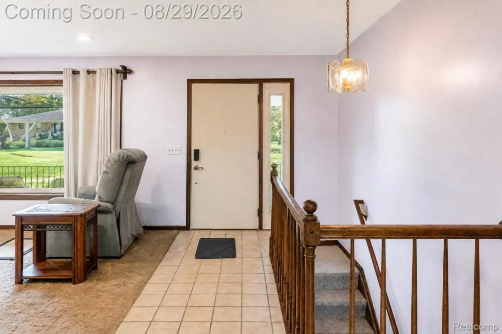 704 E Lovell Drive Troy City, MI 48085