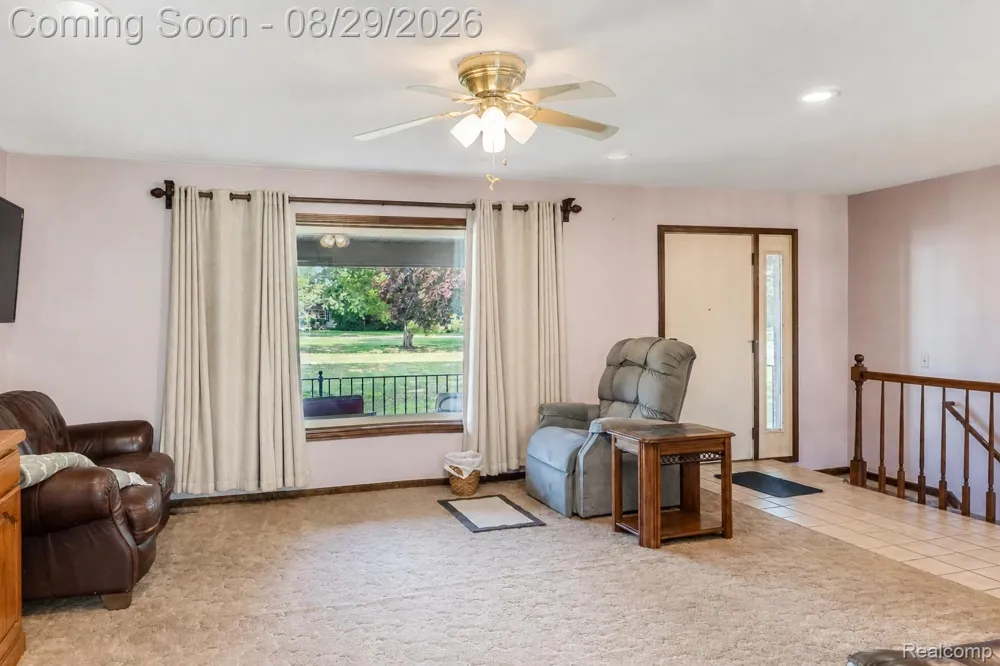 704 E Lovell Drive Troy City, MI 48085