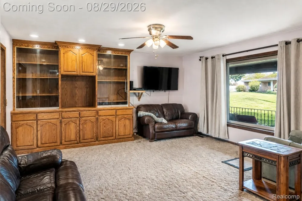 704 E Lovell Drive Troy City, MI 48085
