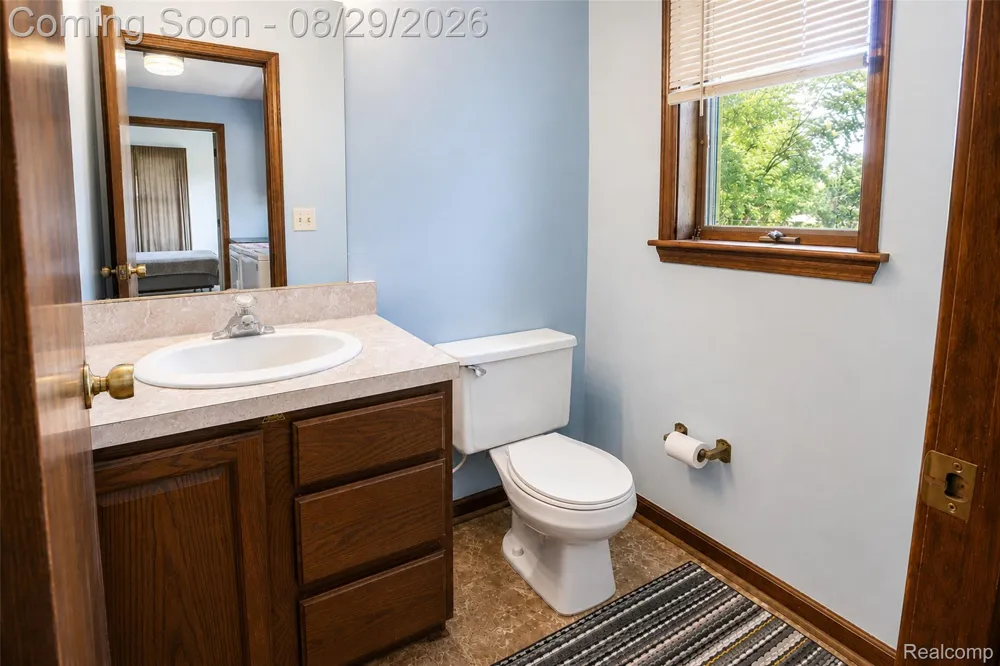 704 E Lovell Drive Troy City, MI 48085