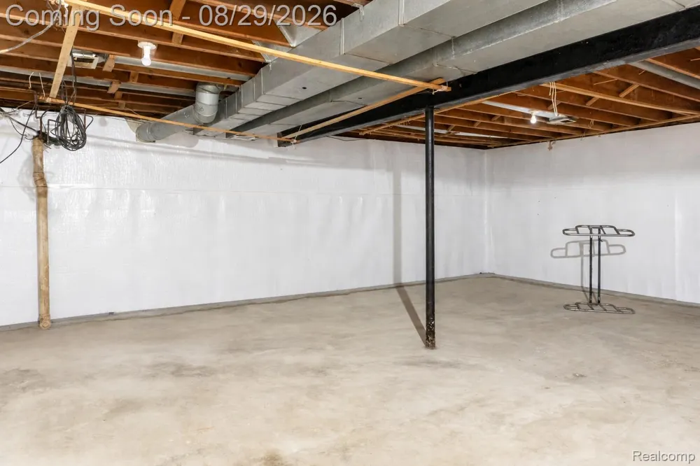 704 E Lovell Drive Troy City, MI 48085