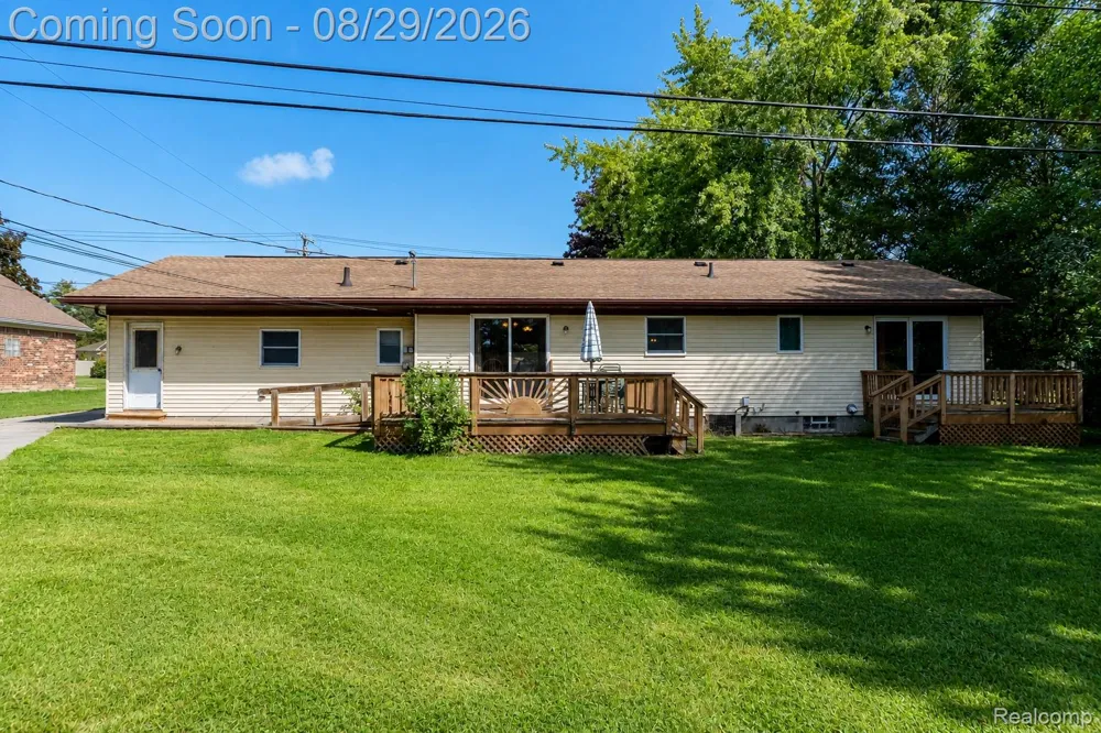704 E Lovell Drive Troy City, MI 48085