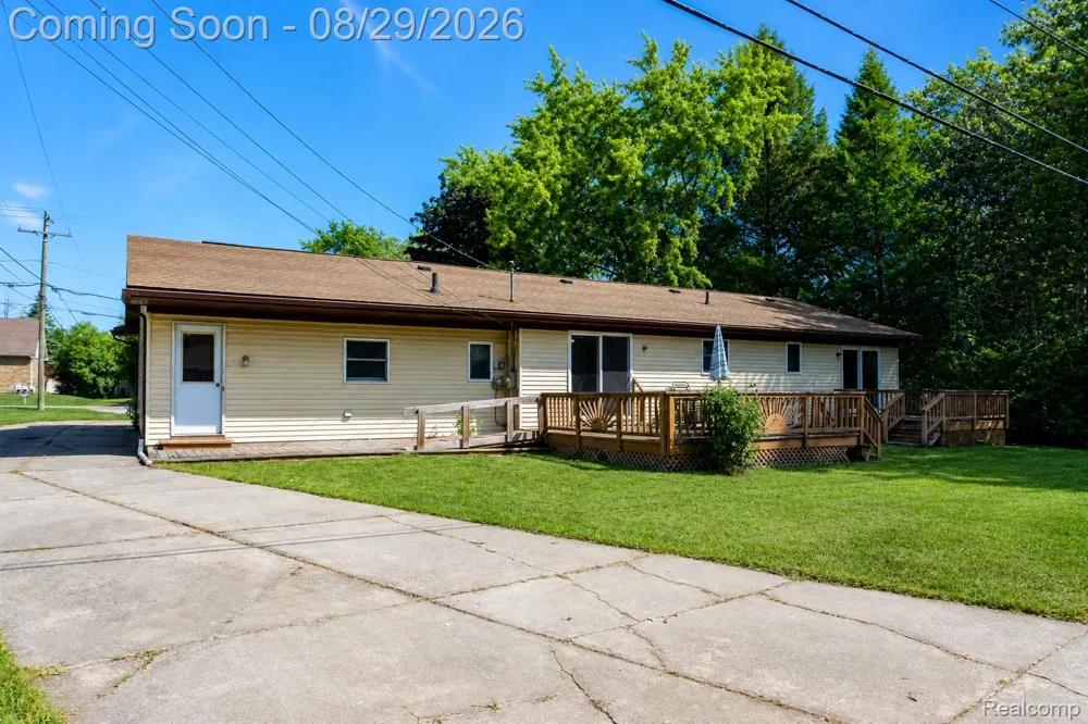 704 E Lovell Drive Troy City, MI 48085
