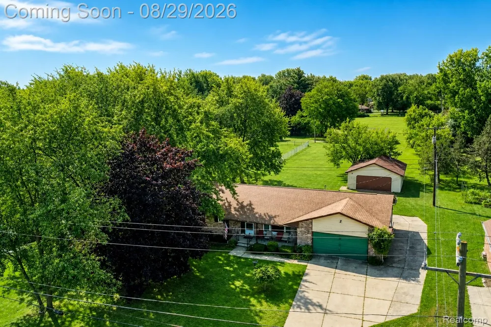 704 E Lovell Drive Troy City, MI 48085