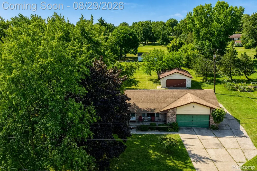 704 E Lovell Drive Troy City, MI 48085
