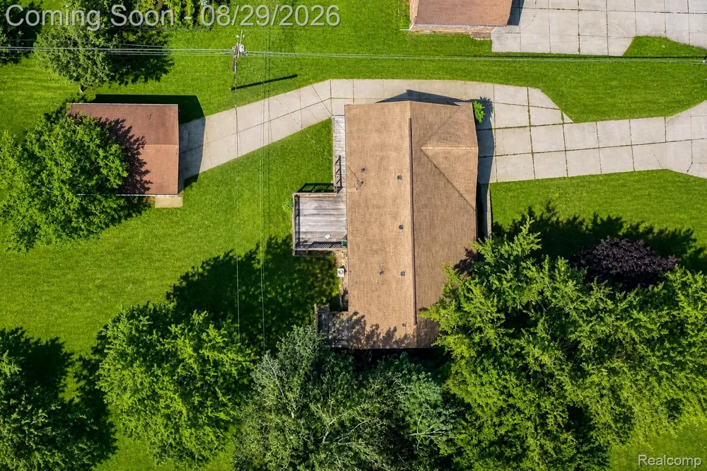 704 E Lovell Drive Troy City, MI 48085