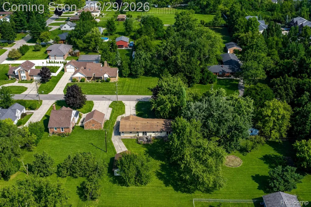 704 E Lovell Drive Troy City, MI 48085