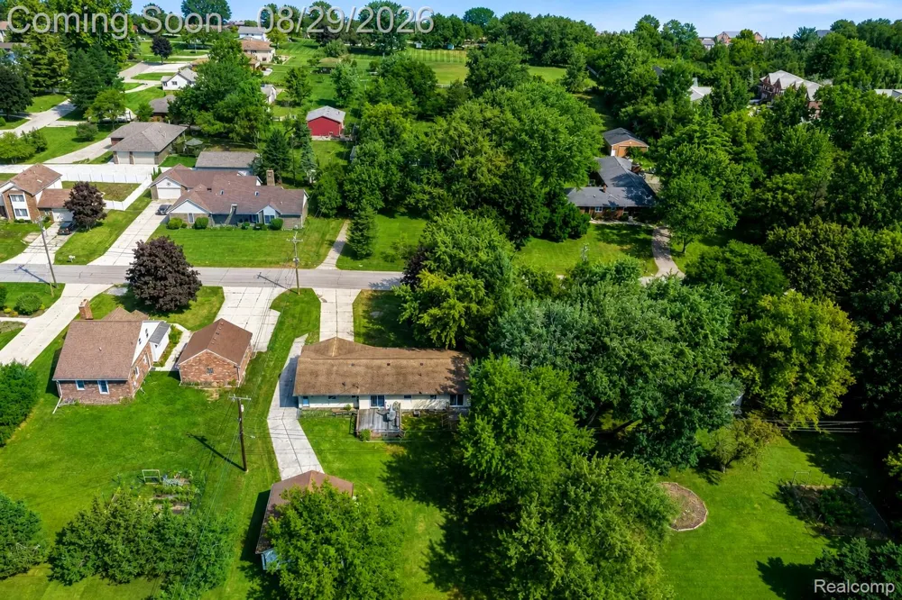 704 E Lovell Drive Troy City, MI 48085