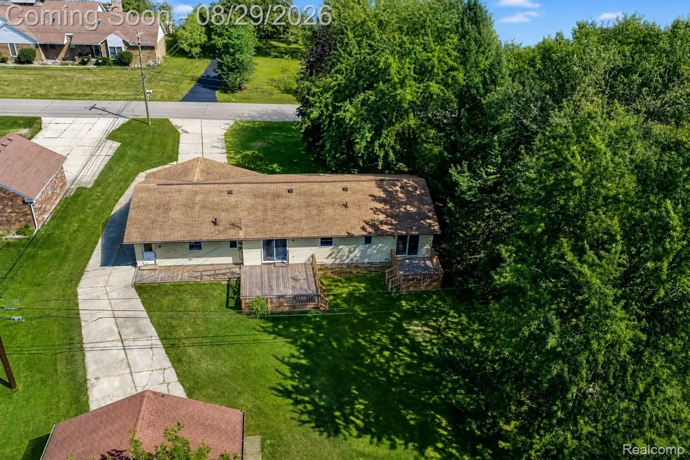 704 E Lovell Drive Troy City, MI 48085