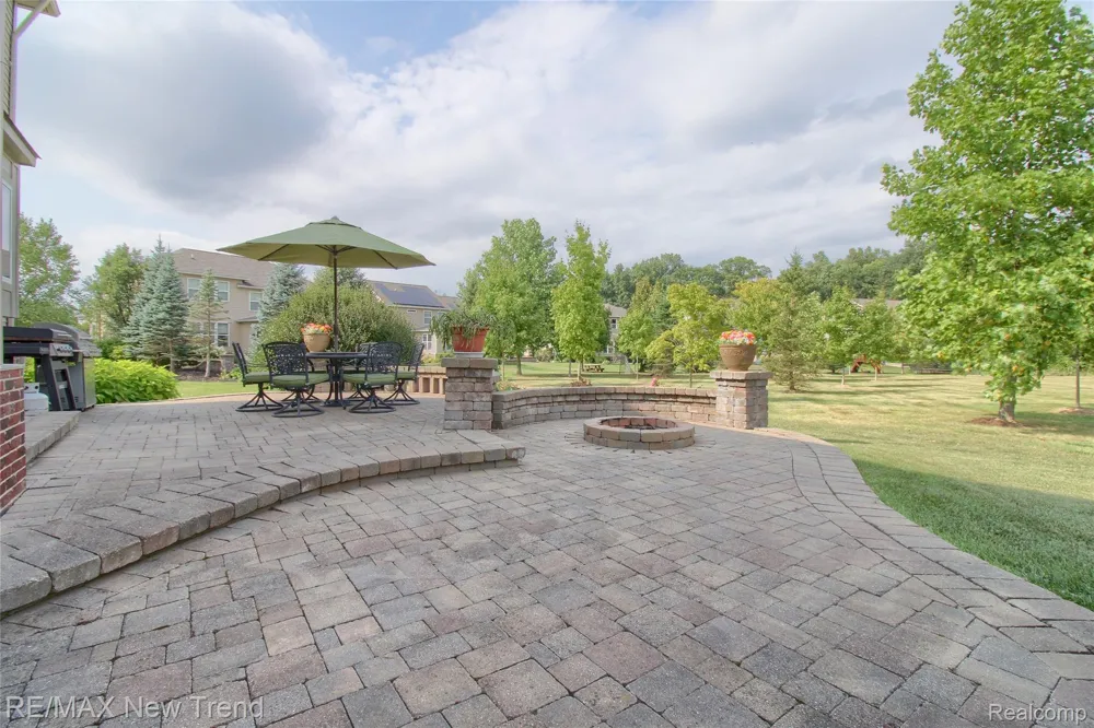 59318 Peters Barn Drive Lyon Charter Township, MI 48178
