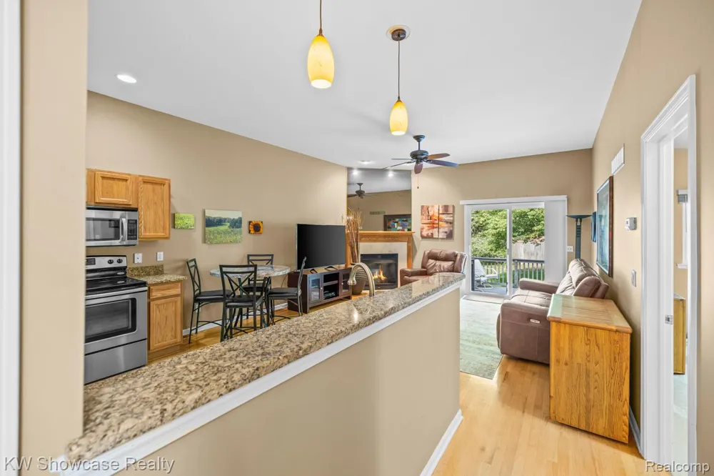 7964 Divot Drive #6 Waterford Charter Township, MI 48327