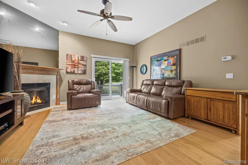 7964 Divot Drive #6 Waterford Charter Township, MI 48327