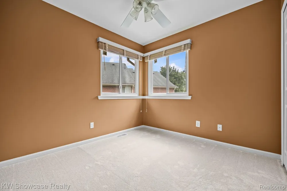 7964 Divot Drive #6 Waterford Charter Township, MI 48327
