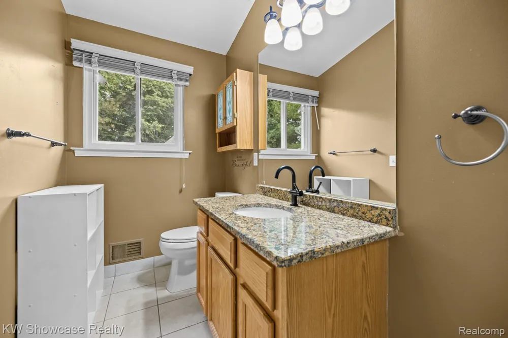 7964 Divot Drive #6 Waterford Charter Township, MI 48327