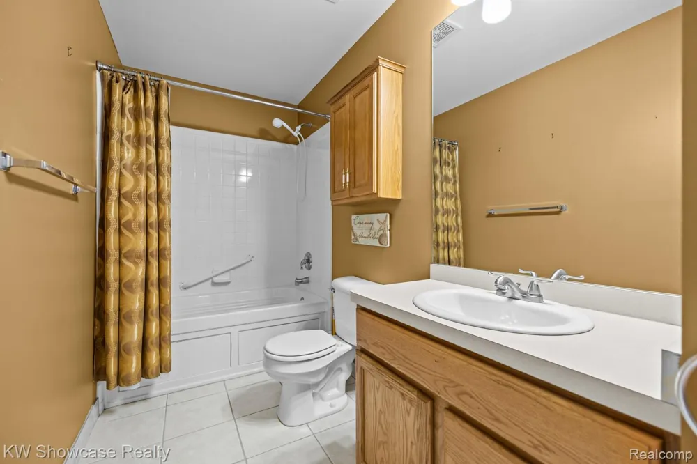 7964 Divot Drive #6 Waterford Charter Township, MI 48327
