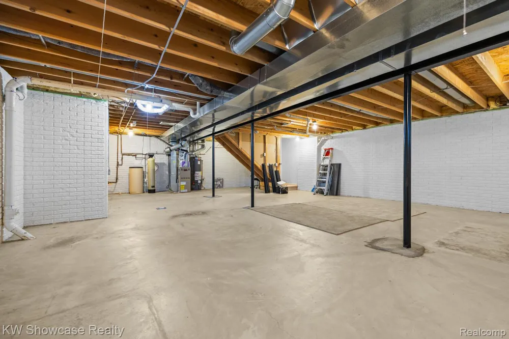 7964 Divot Drive #6 Waterford Charter Township, MI 48327