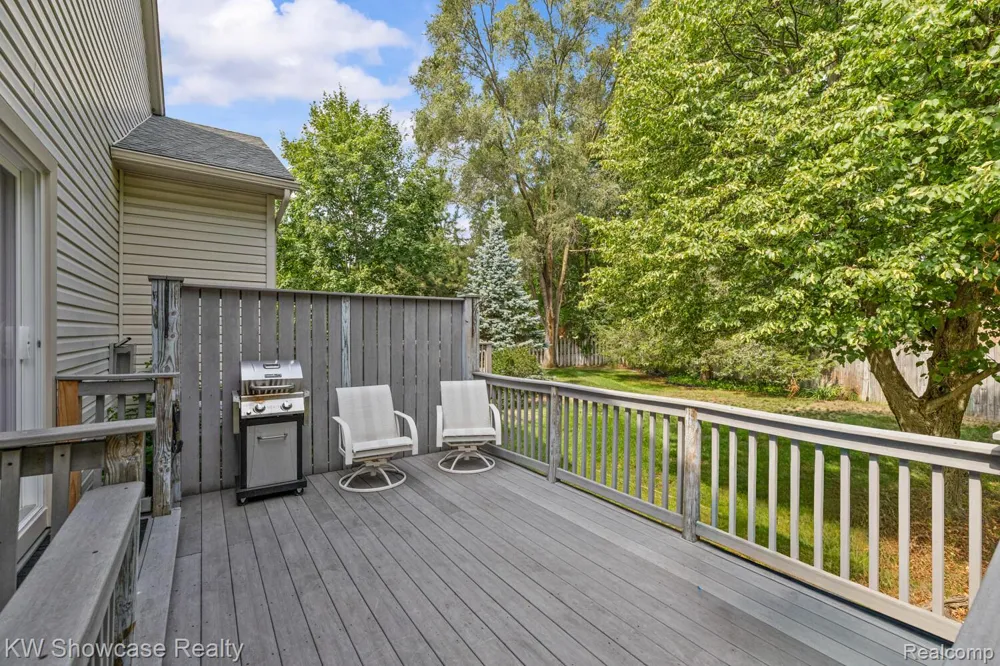 7964 Divot Drive #6 Waterford Charter Township, MI 48327