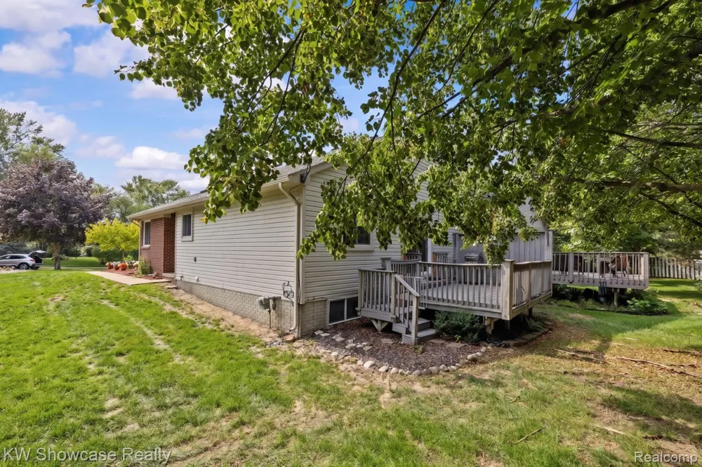 7964 Divot Drive #6 Waterford Charter Township, MI 48327