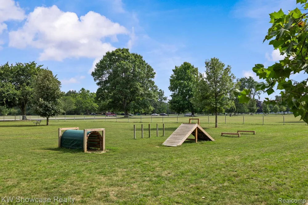 7964 Divot Drive #6 Waterford Charter Township, MI 48327