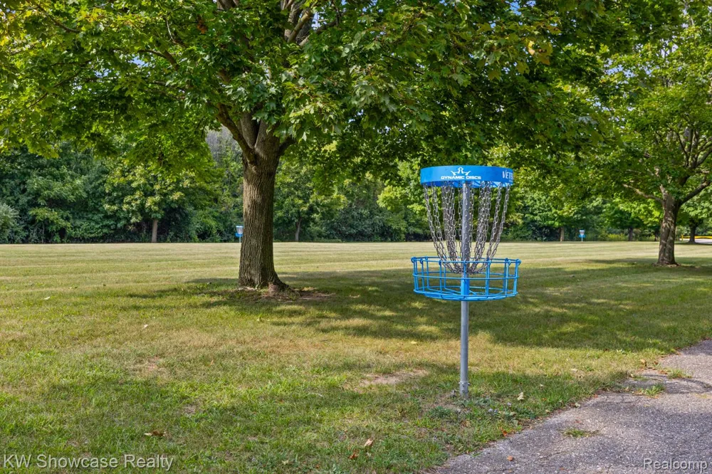 7964 Divot Drive #6 Waterford Charter Township, MI 48327