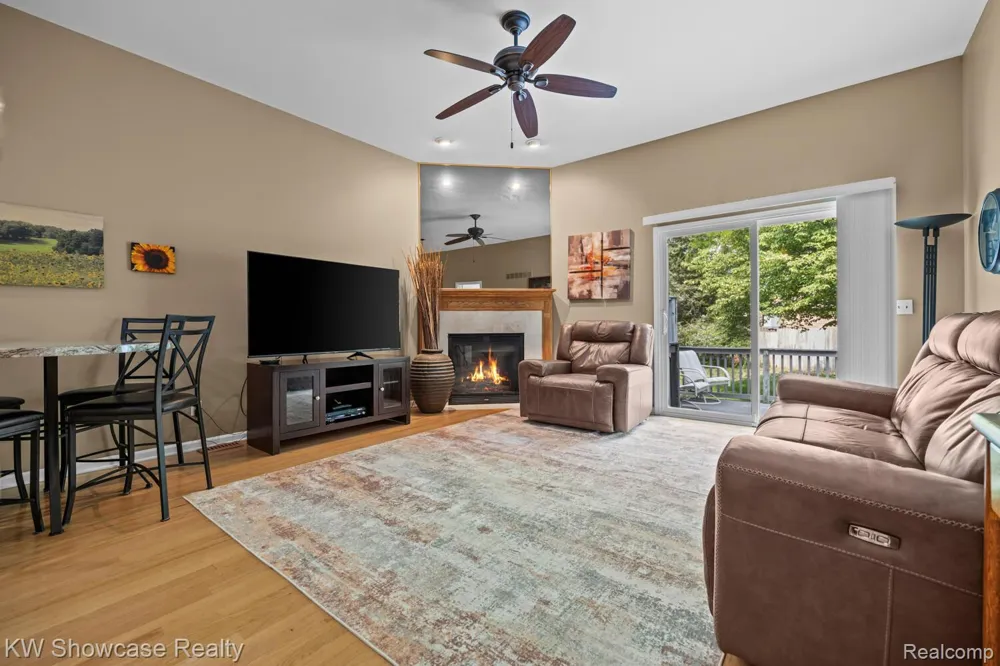 7964 Divot Drive #6 Waterford Charter Township, MI 48327