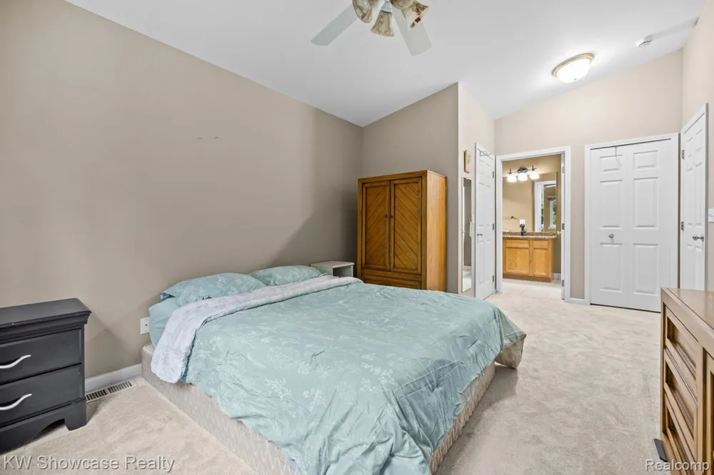 7964 Divot Drive #6 Waterford Charter Township, MI 48327