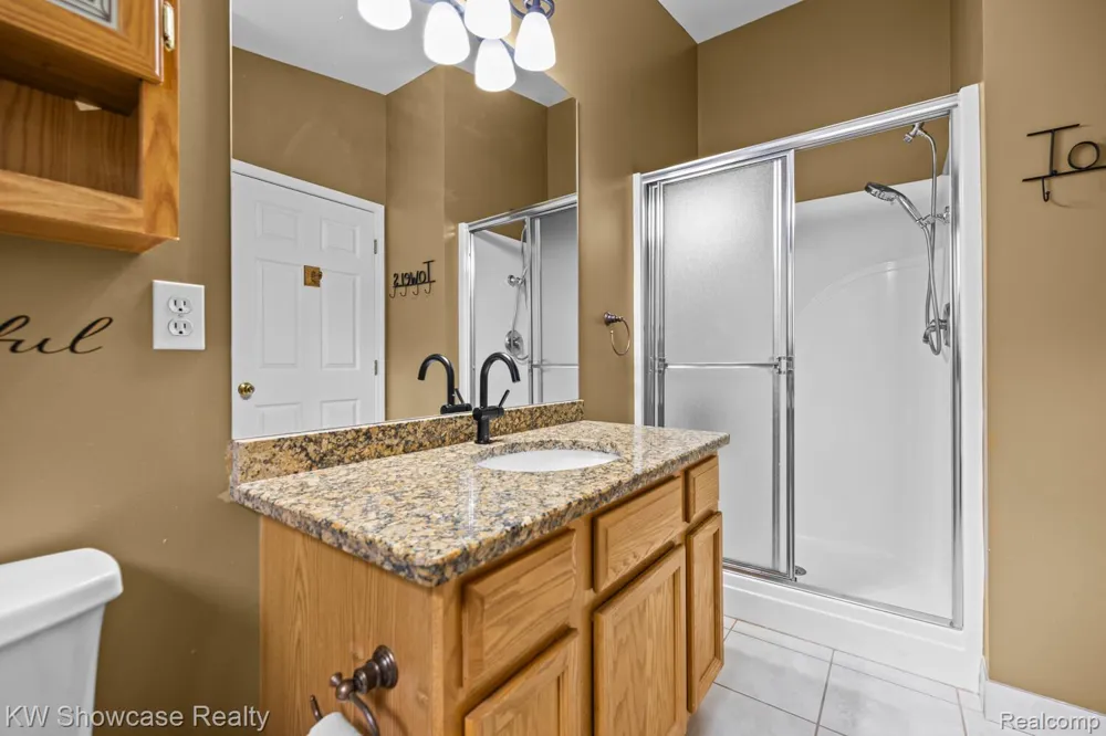7964 Divot Drive #6 Waterford Charter Township, MI 48327