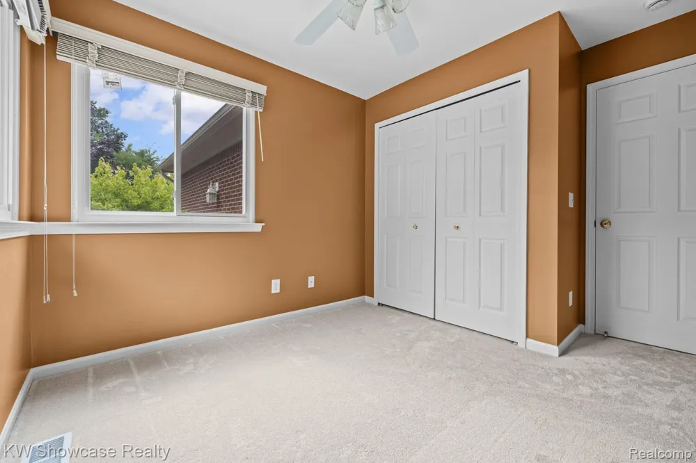 7964 Divot Drive #6 Waterford Charter Township, MI 48327